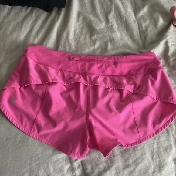 Lululemon shorts size 8 - Picture 2 of 7